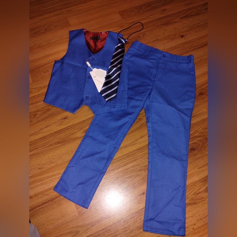 Boys YuanLu vest and pants and tie set.
